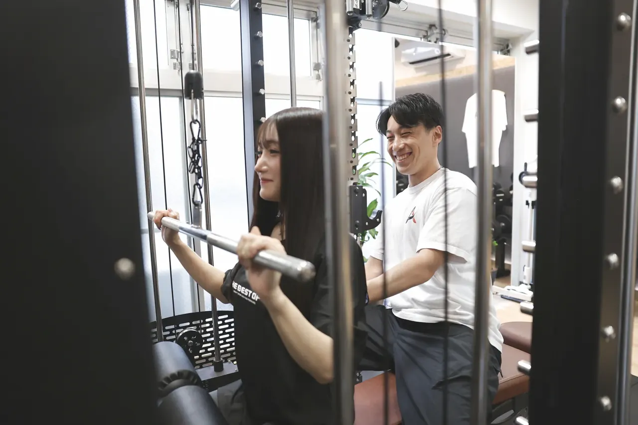 お客様に向き合う指導の様子